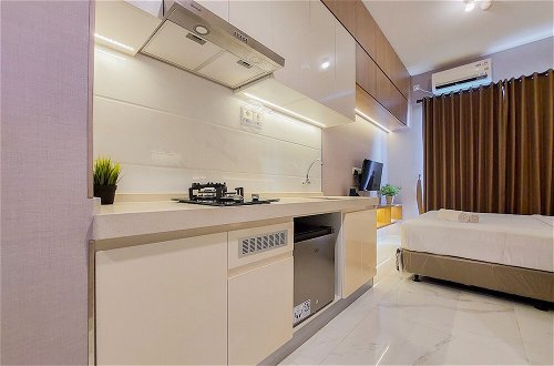 Photo 7 - Scenic Designed And Comfy Studio At Sky House Bsd Apartment
