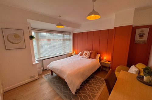 Photo 5 - Elegant 2BD Family Retreat Blackpool Town