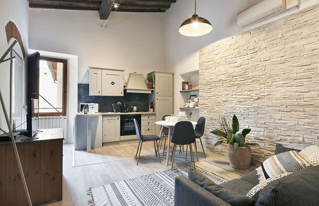A Few Steps to The Duomo Beautiful 2BD Apt - Photo 5