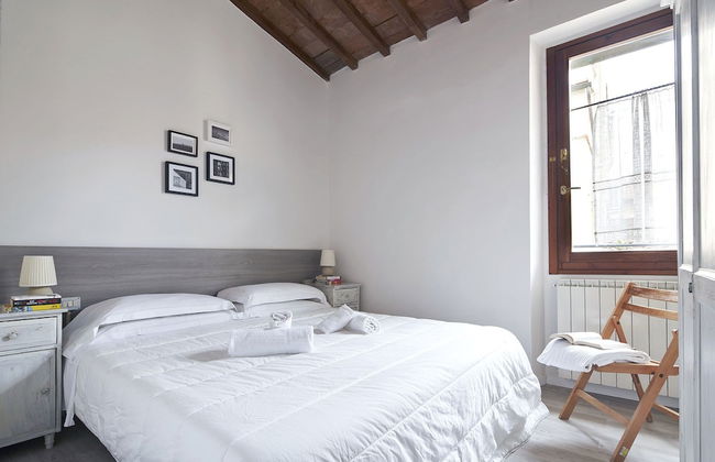 A Few Steps to The Duomo Beautiful 2BD Apt - Photo 2
