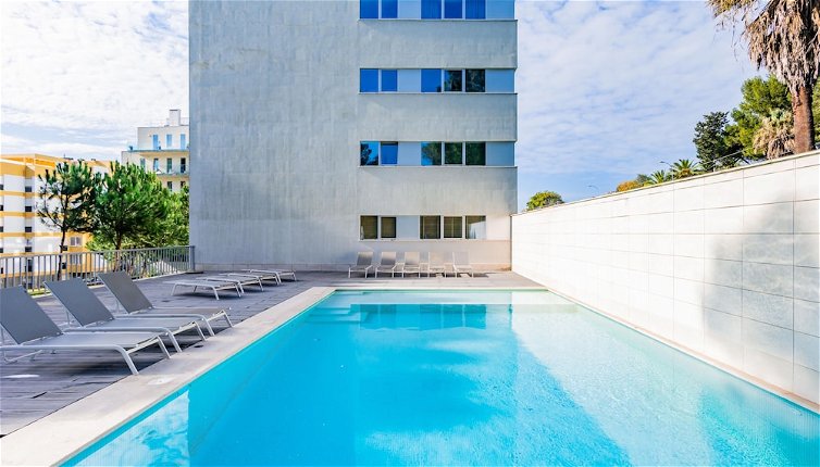Photo 1 - Deluxe Beach Apartment Swimming Pool