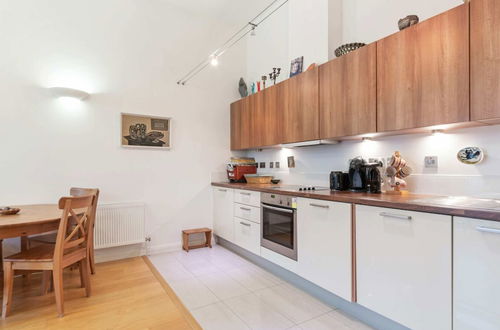 Photo 8 - Beautiful 1 Bedroom Apartment in Shepherd's Bush