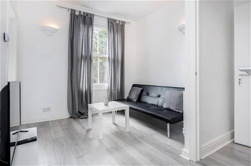 Photo 6 - Stunning 1-bed Apartment in London Lewisham