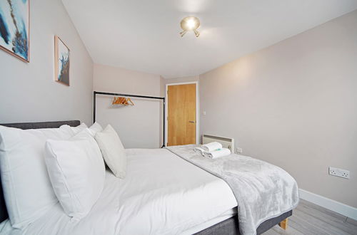 Photo 4 - 2 Bed Cozy Apartment near Regents Park with WiFi