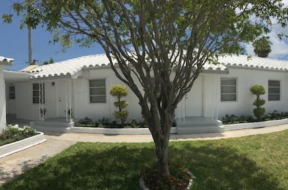 Photo 23 - Hallandale Beach Apartments