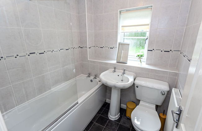 Irlam's Home from Home - Photo 20