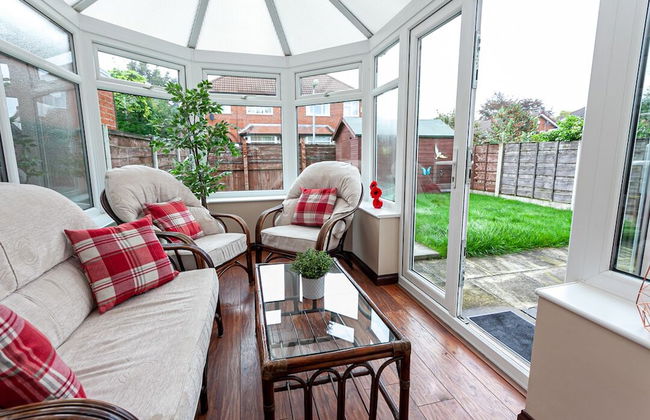 Irlam's Home from Home - Photo 1