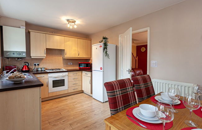 Irlam's Home from Home - Photo 12