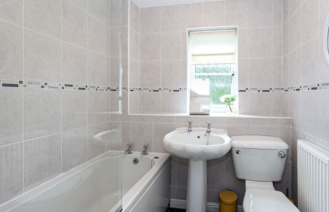 Irlam's Home from Home - Photo 19