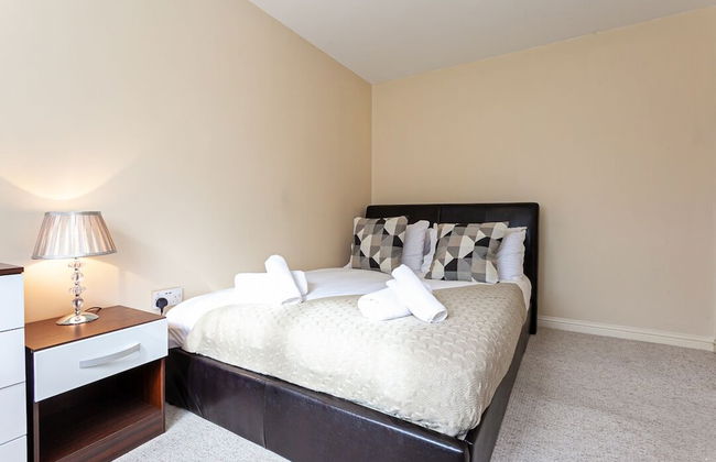 Irlam's Home from Home - Photo 3