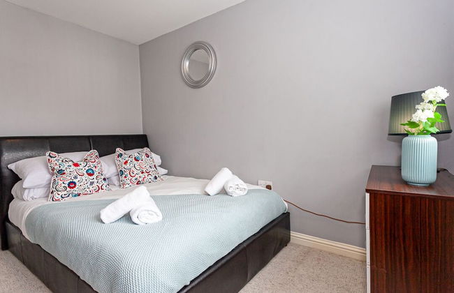 Irlam's Home from Home - Photo 7