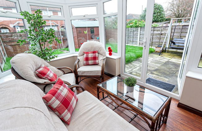 Irlam's Home from Home - Photo 2