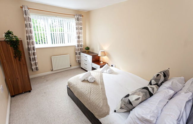 Irlam's Home from Home - Photo 4