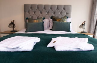 Photo 3 - Livestay - 3 bed Apt With Balcony Near Heathrow