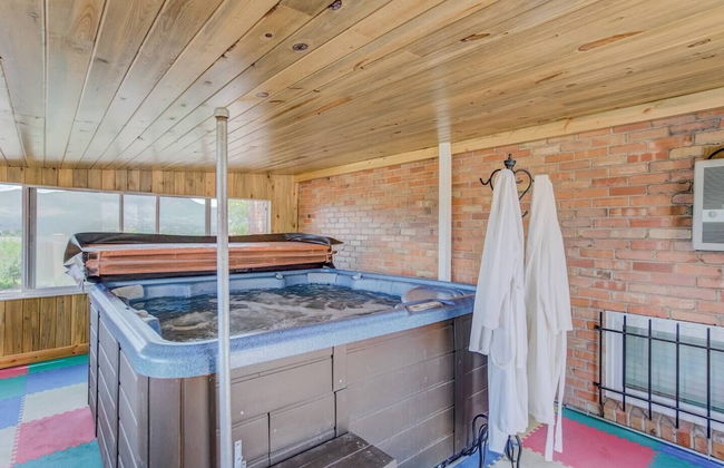 Garden-level Perfect Hot tub Fire Pit & More! - Photo 1
