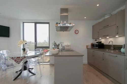 Foto 1 - Stylish 1 Bedroom Apartment near London City