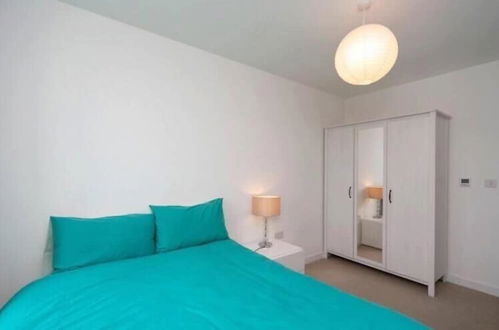 Photo 11 - Stylish 1 Bedroom Apartment near London City