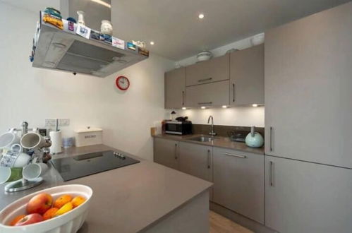 Foto 4 - Stylish 1 Bedroom Apartment near London City