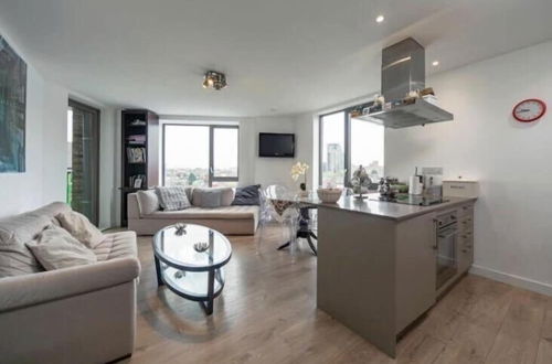 Photo 5 - Stylish 1 Bedroom Apartment near London City