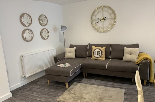 Photo 8 - Charming Apartment Ilfracombe, Central Location