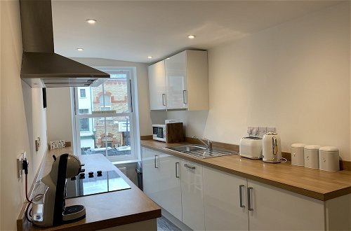Photo 7 - Charming Apartment Ilfracombe, Central Location