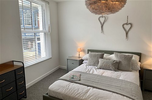 Photo 5 - Charming Apartment Ilfracombe, Central Location