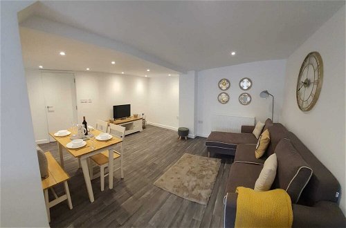 Photo 9 - Charming Apartment Ilfracombe, Central Location