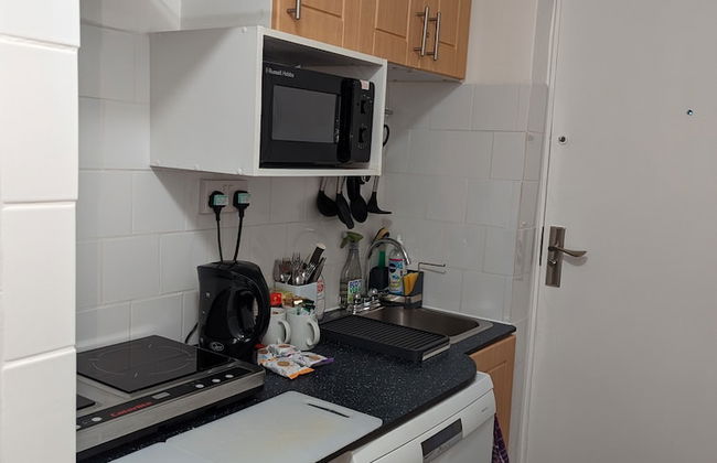 Beautiful Independent Apartment in London, UK - Photo 9
