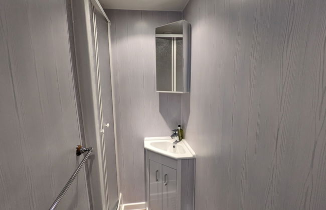 Beautiful Independent Apartment in London, UK - Photo 2