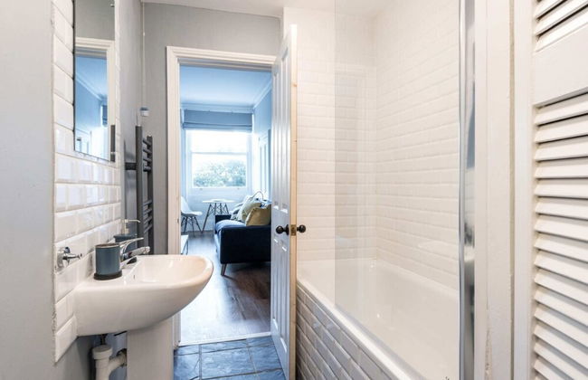 Stunning Flat Near the Beach & Trains - Foto 17