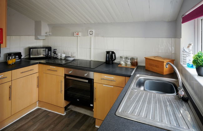 Detached 3 Bed House, Ideal for Long Stays & Pets - Photo 8