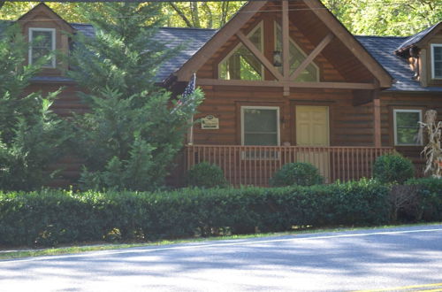 Photo 14 - The Esmeralda Inn at Lake Lure