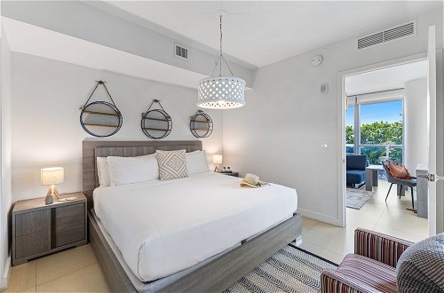 Photo 4 - Dharma Home Suites Miami at Monte Carlo