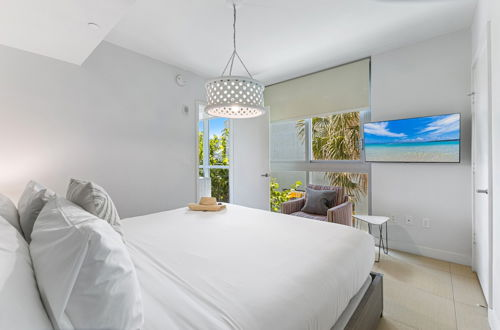 Foto 5 - Dharma Home Suites Miami at Monte Carlo