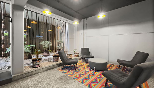 Coin salon dans le hall