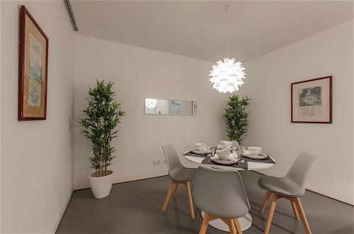 Foto 13 - Renovated Apartment w/ Private Courtyard, By TimeCooler