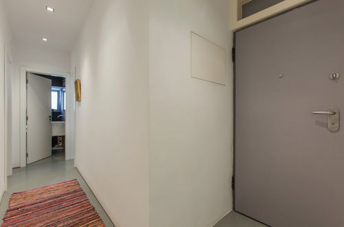Foto 14 - Renovated Apartment w/ Private Courtyard, By TimeCooler