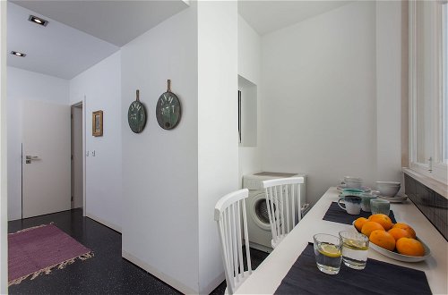 Photo 17 - Renovated Apartment w/ Private Courtyard, By TimeCooler
