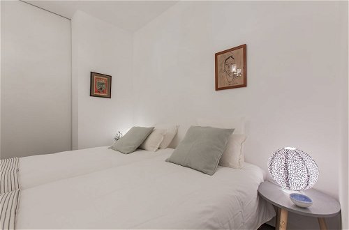 Foto 4 - Renovated Apartment w/ Private Courtyard, By TimeCooler