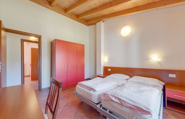 Idro Apartment With Shared Pool - Photo 4