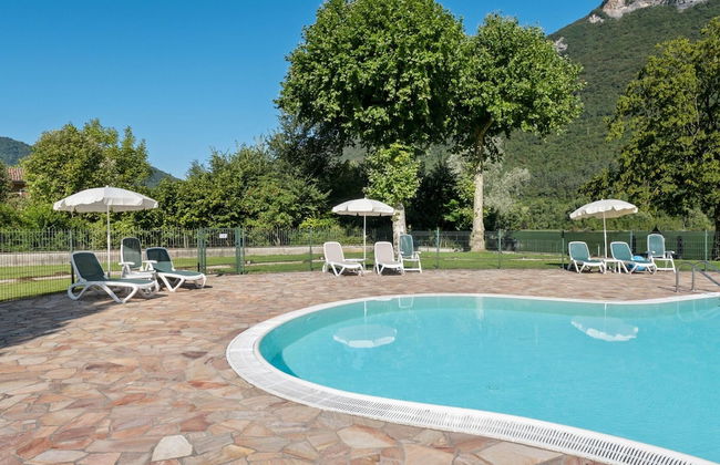 Idro Apartment With Shared Pool - Photo 18