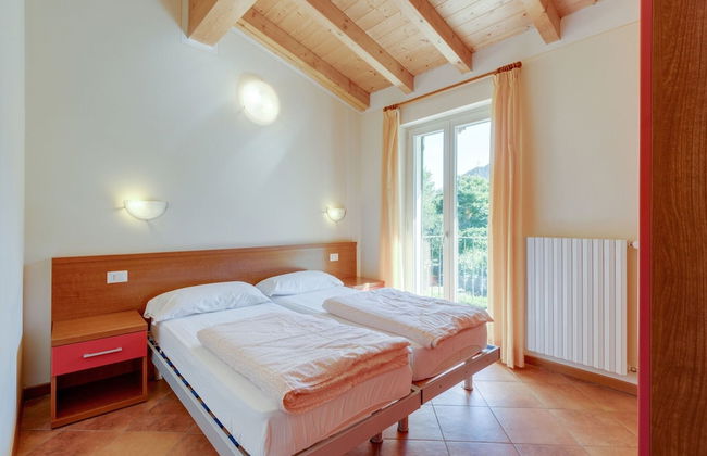 Idro Apartment With Shared Pool - Photo 2