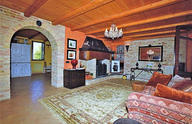 Elegant Villa in Montecosaro Italy with Hot Tub - Foto 11