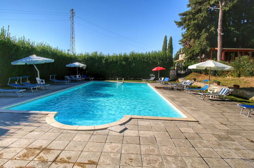 Foto 12 - Stunning Farmhouse with Swimming Pool & Hot Tub in Umbria