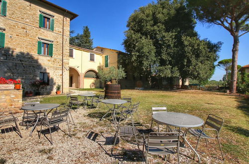 Foto 25 - Beautiful Farmhouse with Hot Tub in Umbria