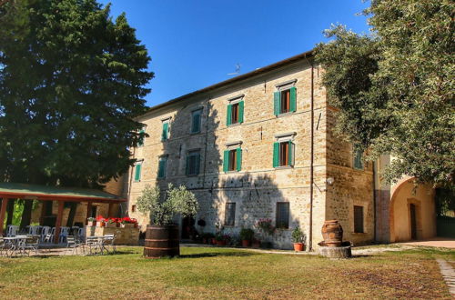 Foto 31 - Beautiful Farmhouse with Hot Tub in Umbria