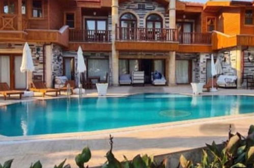 Foto 19 - Stunning 4-bed Villa in Dalyan Plus 2 Apartments