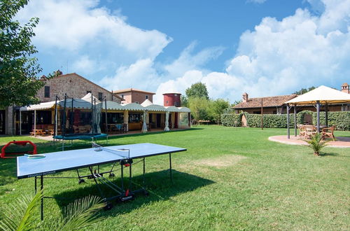 Photo 28 - Snug Farmhouse in Castiglione del Lago With Pool