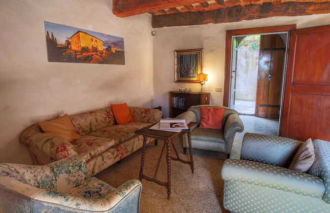 Cozy Farmhouse with Swimming Pool in Le Tolfe near Florence - Photo 17