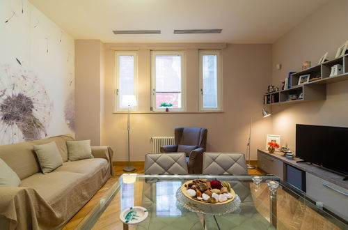 Photo 12 - Elegant Flat at Municipio by Napoliapartments